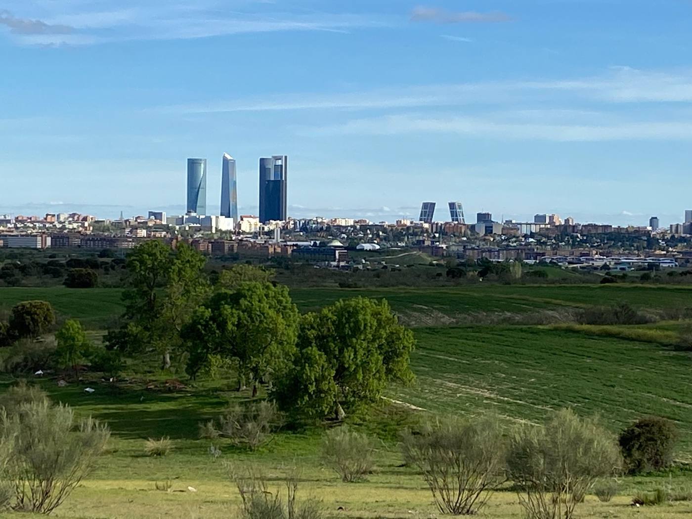 Uitzicht Madrid skyline vanaf trail